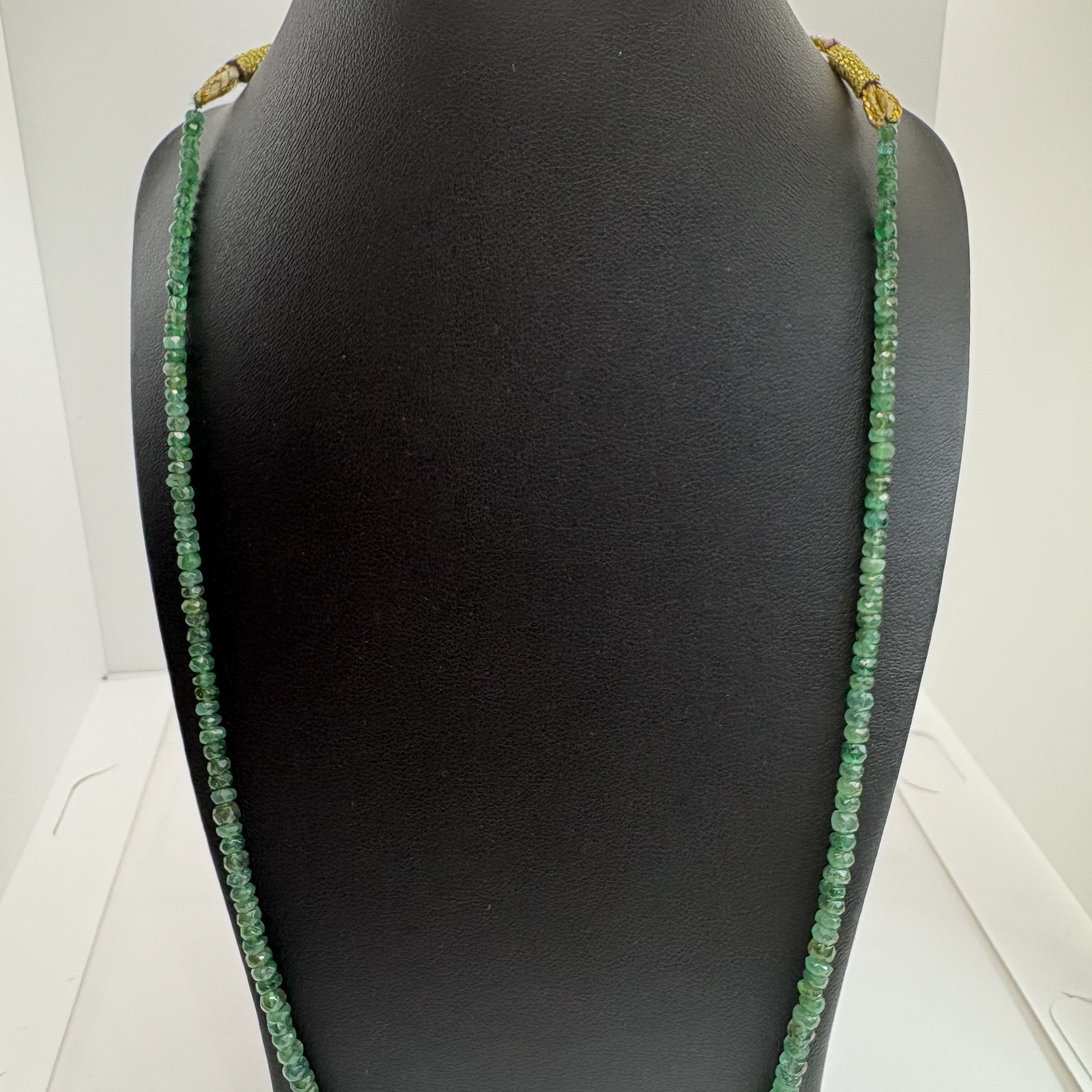 Elegant Emerald Beads Necklace – Natural Green Gemstone Jewelry for Women